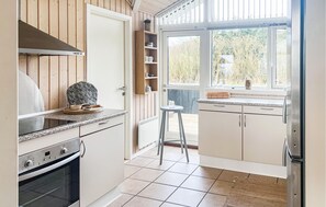 Réfrigérateur, plaque de cuisson, lave-vaisselle, cafetière/bouilloire