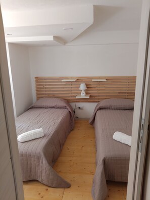 2 bedrooms, bed sheets - Cozy Little House in town La Ficurinia 🌵 (Siracusa)