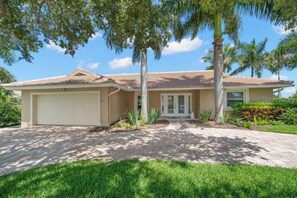 Exterior - No Hurricane Damage Tranquil Canal Home Near Downtown, Beaches & More (St. Petersburg)