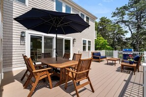 Outdoor dining - Brand New Home & 5 Minute Walk to Ridgevale Beach (Chatham)