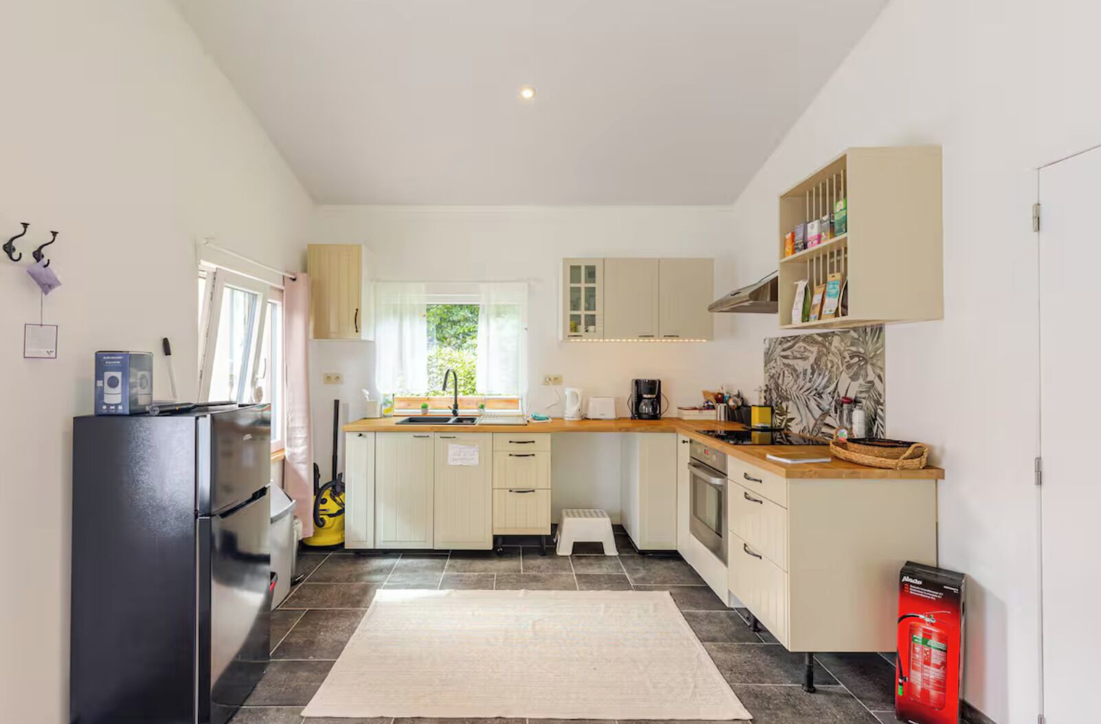 Mikrowelle, Ofen, Herdplatte, Geschirrspüler