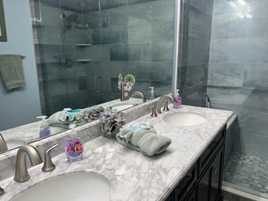 Premium Townhome | Bathroom | Free toiletries, hair dryer, towels, soap