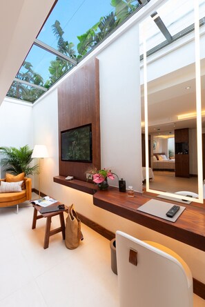 Deluxe Family Room | 起居區 | 電視