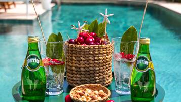 Outdoor pool, pool umbrellas, sun loungers