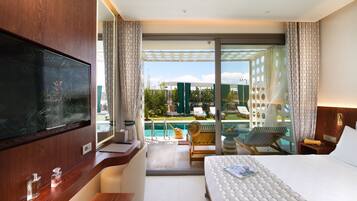 Pool Room | Egyptian cotton sheets, premium bedding, down comforters, minibar