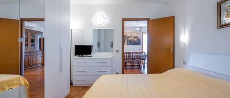 3 bedrooms, iron/ironing board