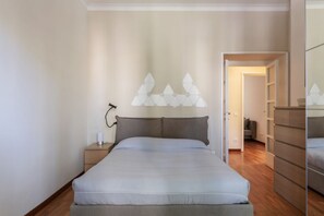 3 bedrooms, iron/ironing board, Internet, bed sheets