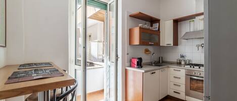 Oven, stovetop, dishwasher