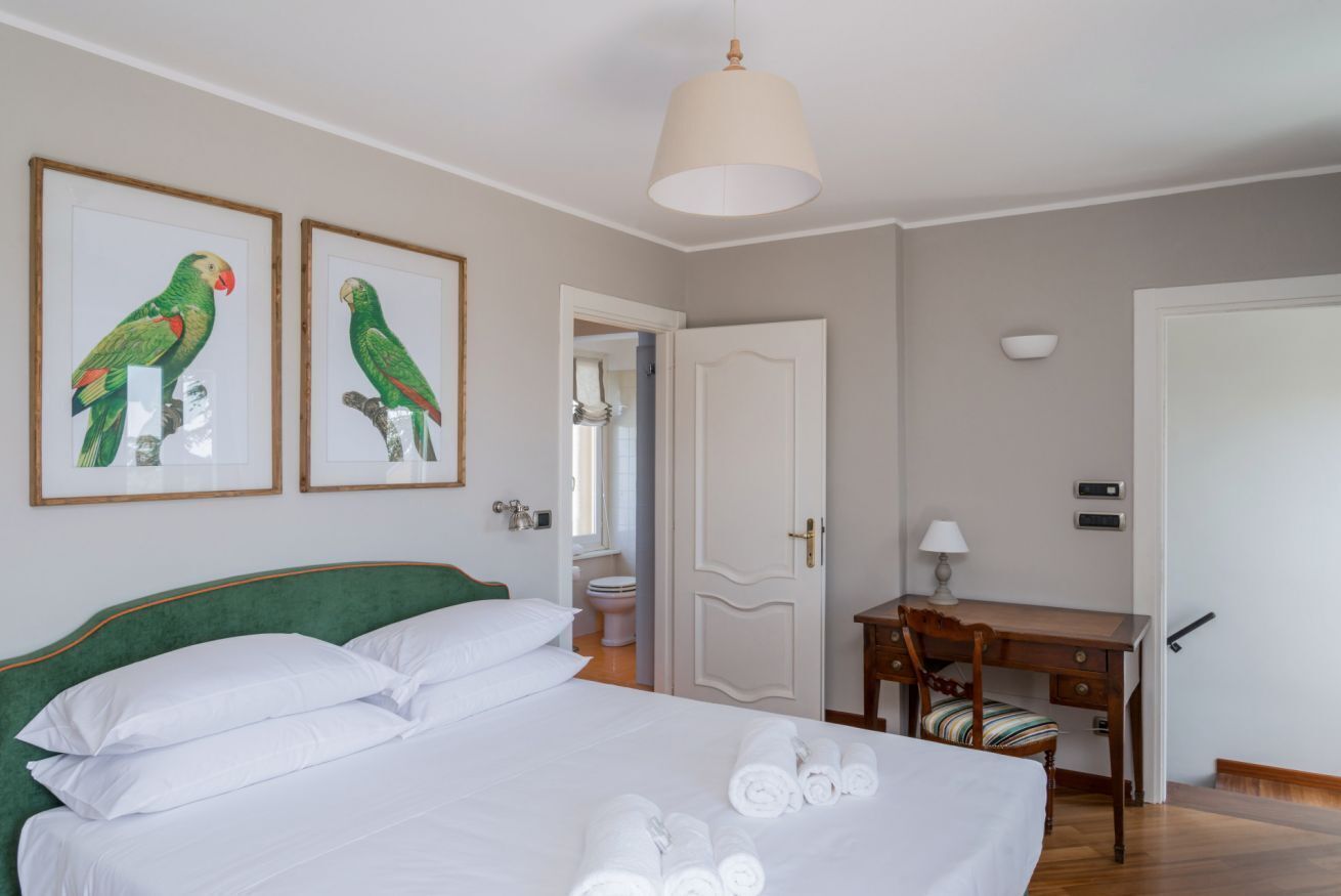 7 bedrooms, iron/ironing board, WiFi, bed sheets
