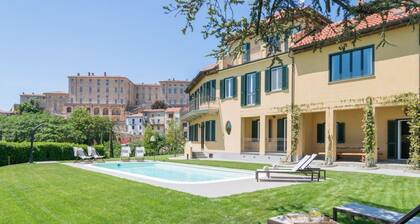GuestHost - Elegant and spacious villa perfect for accommodating up to 12 guests is located in the center of Vignale in the heart of Monferrato area, nominated a UNESCO World Heritage Site in 2014. The house is equipped with every comfort: WiFi, air cond