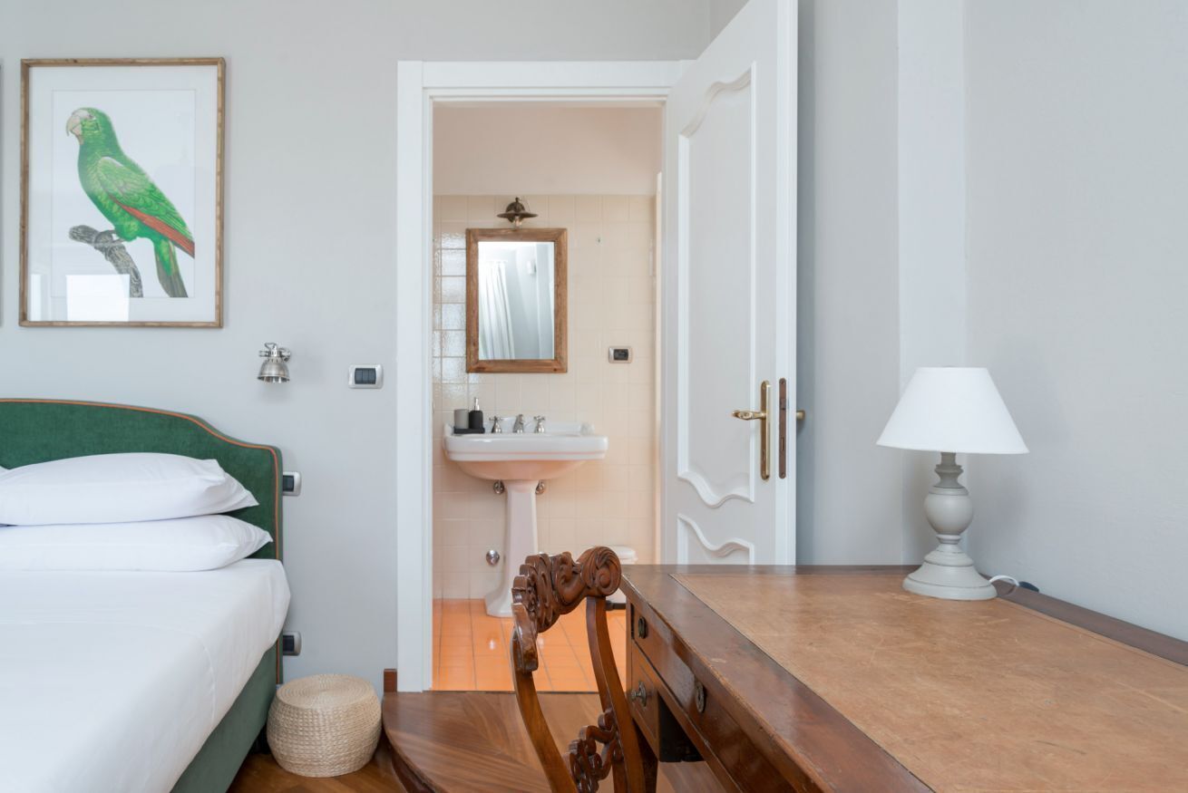 7 chambres, fer et planche à repasser, Wi-Fi, draps fournis
