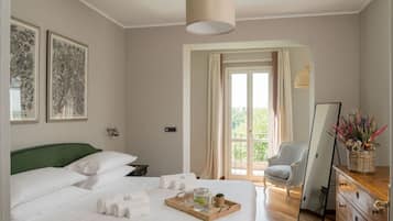 6 bedrooms, iron/ironing board, WiFi, bed sheets