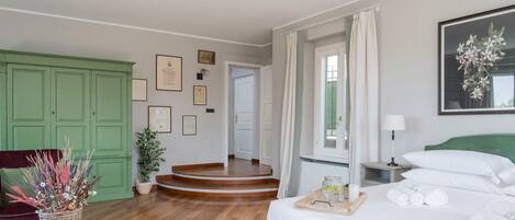 6 quartos, ferros/tábuas de passar roupa, Wi-Fi, roupa de cama