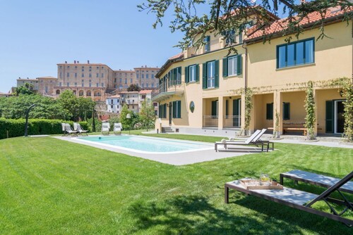 GuestHost - Elegant and spacious villa perfect for accommodating up to 12 guests is located in the center of Vignale in the heart of Monferrato area, nominated a UNESCO World Heritage Site in 2014. The house is equipped with every comfort: WiFi, air cond