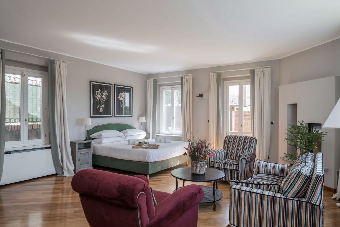 7 habitaciones, tabla de planchar con plancha, wifi y ropa de cama 