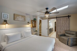 7 Schlafzimmer, Schreibtisch, Bügeleisen/Bügelbrett, Reisekinderbett