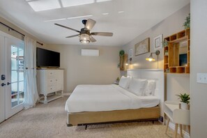 7 bedrooms, desk, iron/ironing board, travel crib