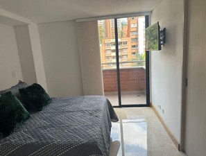 3 camere, una scrivania