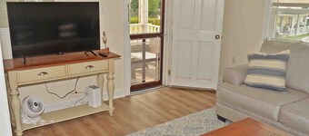 Knot's Landing, spacious Apt. downtown Rock Hall