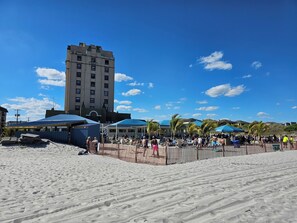 In Strandnähe, Liegestühle, Strandtücher