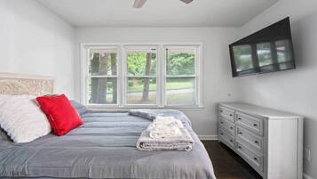 4 soveværelser, pengeskab på værelset, strygejern/strygebræt