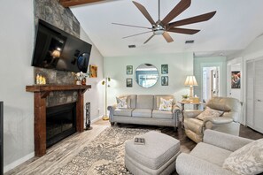 Smart TV, fireplace