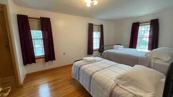 5 dormitorios, tabla de planchar con plancha, wifi gratis y ropa de cama