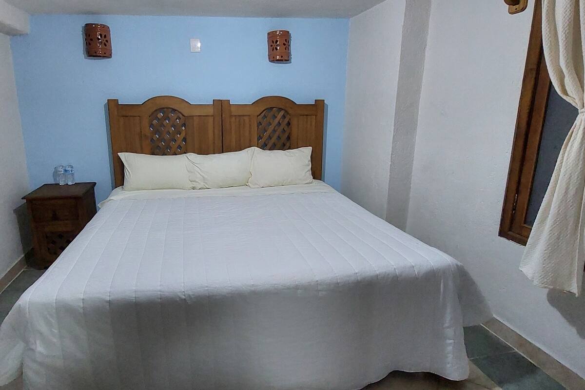 ห้องอีโคโนมี, เตียงคิงไซส์ 1 เตียง | โต๊ะทำงาน, Wi-Fi ฟรี, ผ้าปูที่นอน