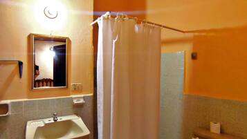 Basic Single Room | Bathroom | Shower, towels