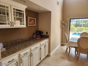 Bar area, between kitchen and dining room - Cozy Private Residence for Lease on Semi-private Golf club near Gulf of Mexico (Bonita Springs)