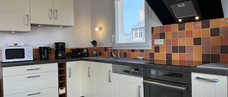 Fridge, microwave, oven, dishwasher
