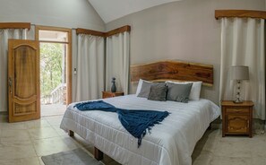 Grand Room | Down duvets, laptop workspace, bed sheets