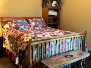2 bedrooms, internet, bed sheets - Escape to Nature in This Cozy Riverfront Cabin (Garden Valley)