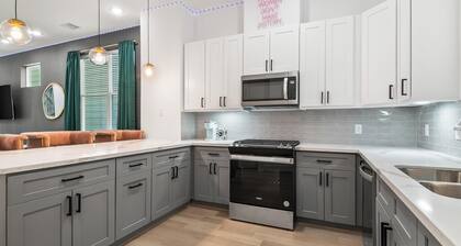 Stylish Multi-level home, minutes to Downtown