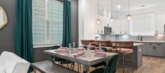 Stylish Multi-level home, minutes to Downtown