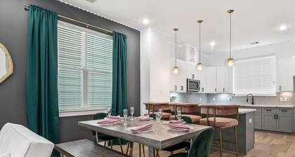 Stylish Multi-level home, minutes to Downtown