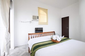 7 bedrooms, iron/ironing board, WiFi, bed sheets - Short ride dine, bars,malls,schools,hosp.near beaches,volcanoes,Subic/Clark base (Quezon City)