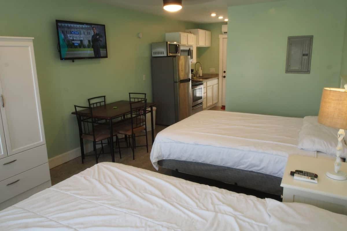 Superior Studio, 2 Queen Beds | Private kitchen | Fridge, microwave, oven, stovetop