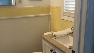 Standard Studio | Bathroom | Towels