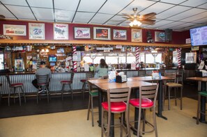 Bar (in der Unterkunft)