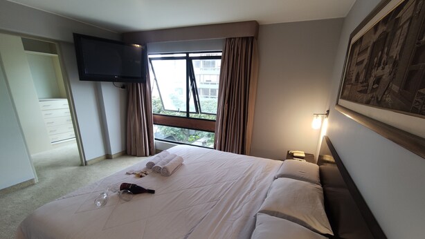 Superior Suite, 1 King Bed | Laptop workspace, WiFi (free), bed sheets - Inti Llaqta Hotel & Suites (Lima)