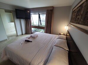 Superior Suite, 1 King Bed | Laptop workspace, free WiFi, bed sheets - Inti Llaqta Hotel & Suites (Lima)