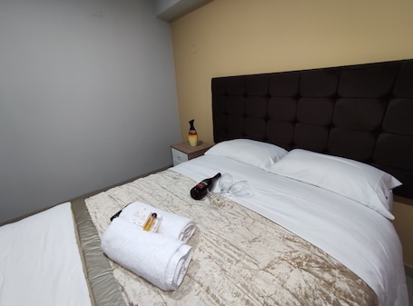 1 habitación, espacio para trabajar con laptop y wifi gratis