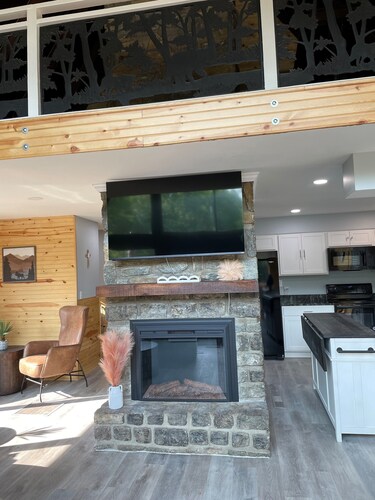 Amazing Aframe NEAR ARK ENCOUNTER