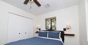 3 bedrooms, desk, iron/ironing board, free WiFi