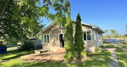 "Summer Breeze" Cottage on Alpena's Long Lake - Prime location on the Sandies!