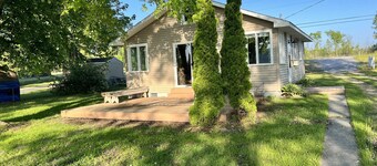 "Summer Breeze" Cottage on Alpena's Long Lake - Prime location on the Sandies!