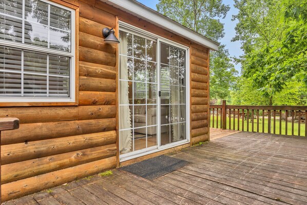 Terrace/patio - Smarter than the Average Stay at the Yogi Cottage! (Monteagle)