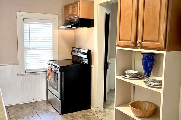 Microondas, horno, placa de cocina