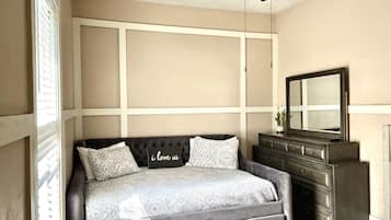 2 bedrooms, iron/ironing board, WiFi, bed sheets